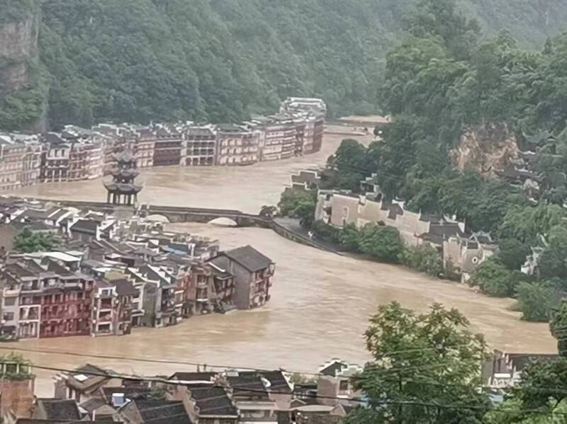 中国贵州暴雨 镇远古镇惨淹水告急 自由时报电子报