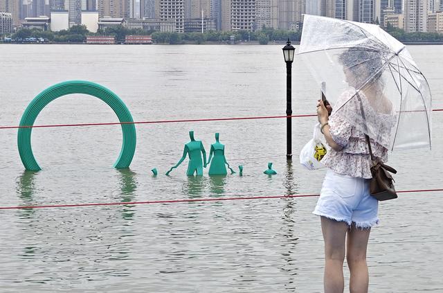 中央气象台继续发布暴雨强对流双预警，安徽等地部分地区有大暴雨