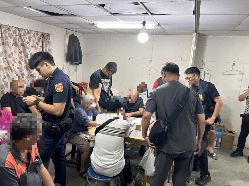 铁皮屋暗藏天九牌赌场 南警摸黑一网打尽逮45人 自由时报电子报